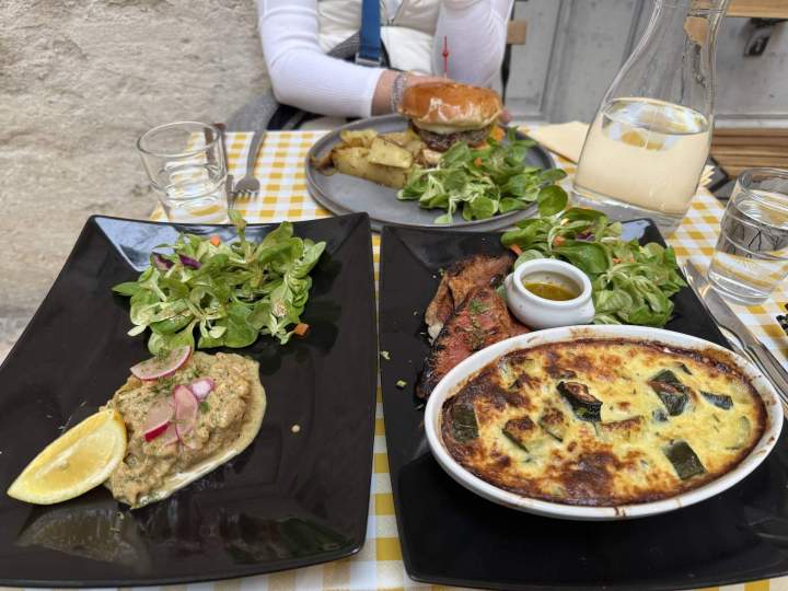 Repas en groupe Avignon